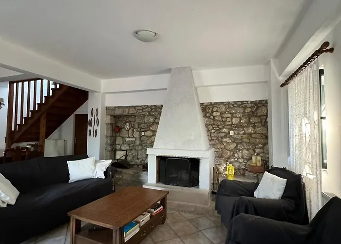 Large Near The Sea Feriehus Kyparissia