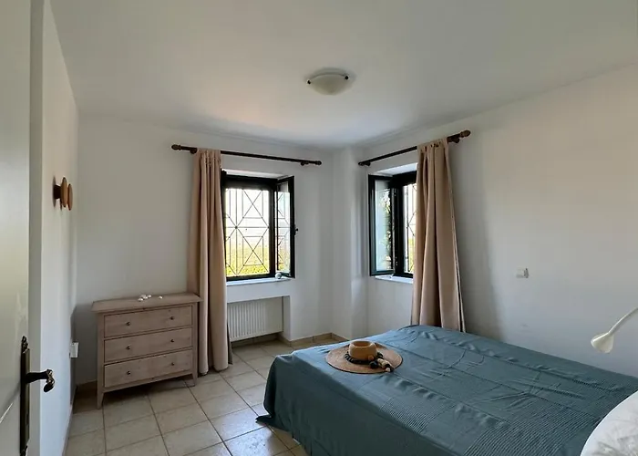 Large Near The Sea Feriehus