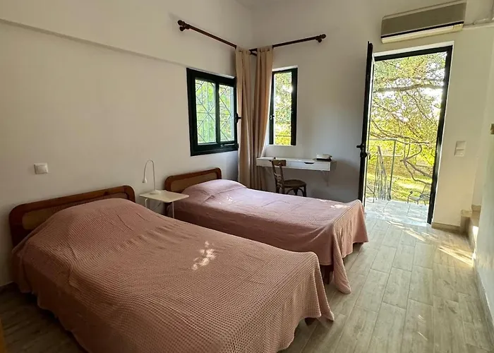 Large Near The Sea * Kyparissia